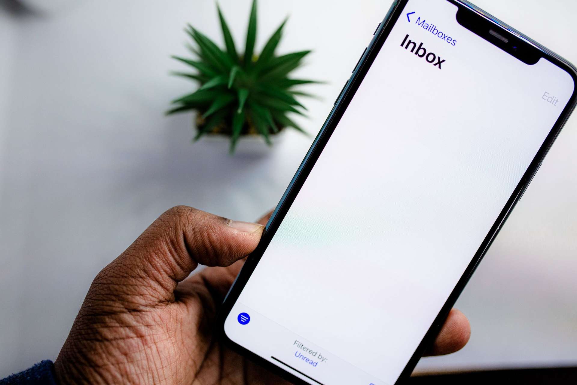 Phone displaying a mailbox with the unread filter enabled