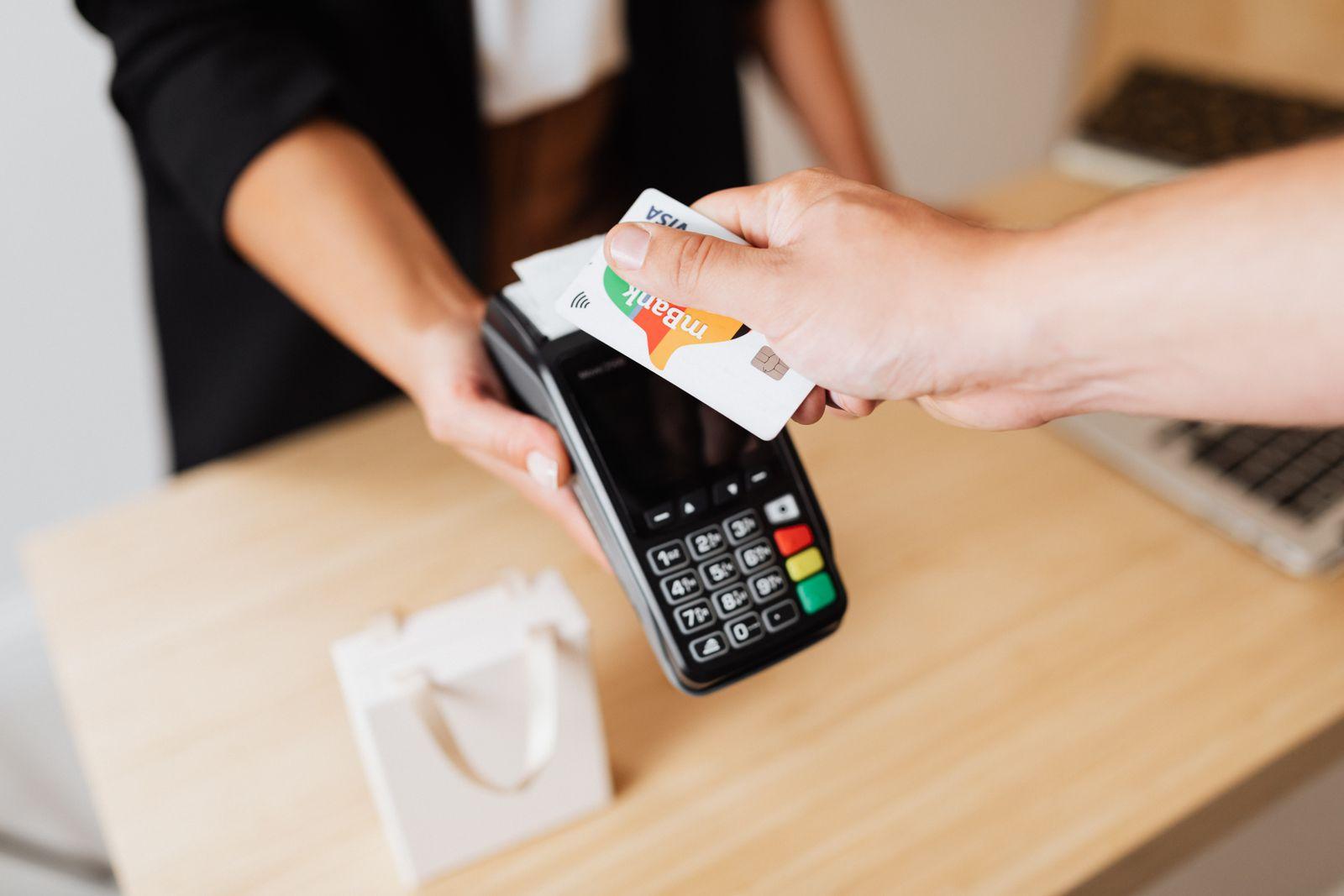 Arab shoppers using digital payment at a point of sale in a Gulf retail store