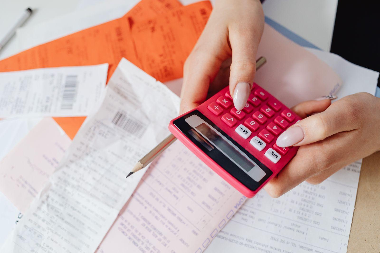 Electronic payment terminal and receipts representing Saudi FATOORA integration